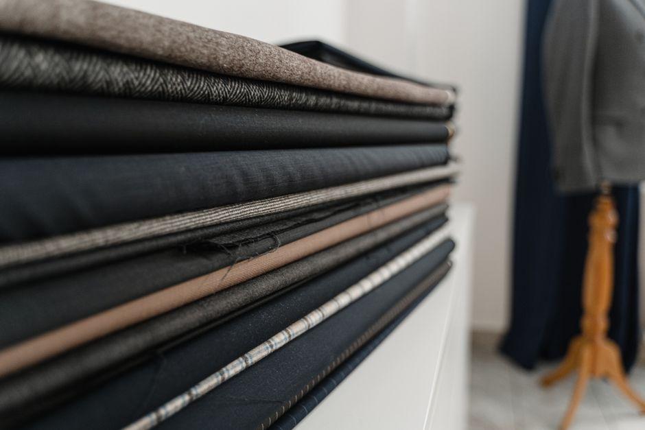 What Is the Best Suit Material for Comfort and Style You Can Trust